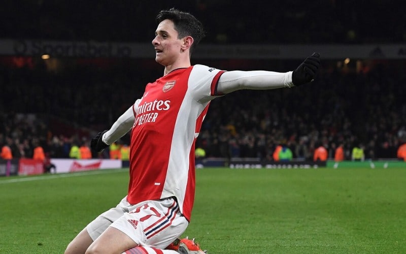 Tiền vệ trẻ Charlie Patino phải bỏ số áo tại Arsenal