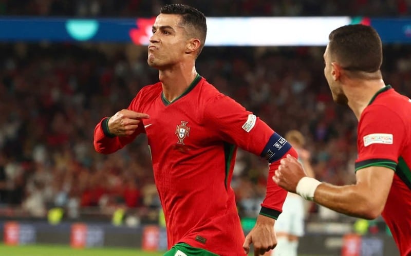 Ronaldo để lại dấu ấn trong chiến thắng trước Scotland 