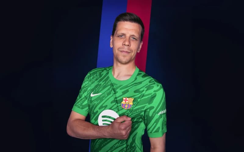 Szczesny chính thức gia nhập Barcelona