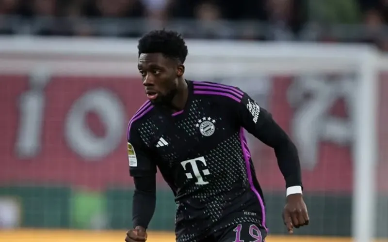 Barcelona Để Mắt Tới Hậu Vệ Alphonso Davies