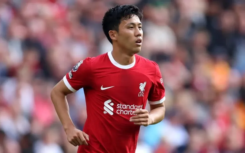 Liverpool công bố giá bán tiền vệ Wataru Endo