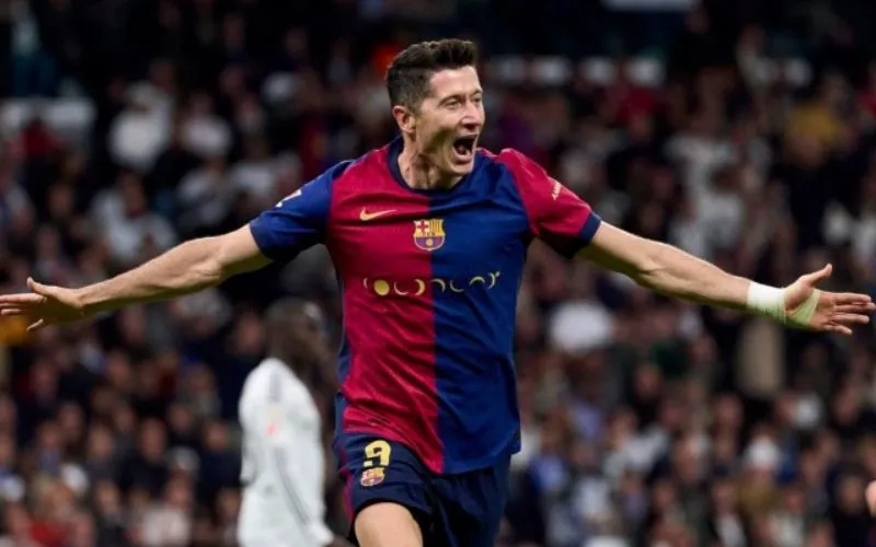 Robert Lewandowski - Cầu thủ xuất sắc nhất La Liga tháng 10