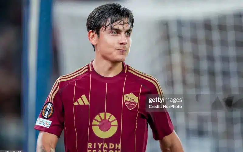 Dybala chói sáng trong màu áo Roma.