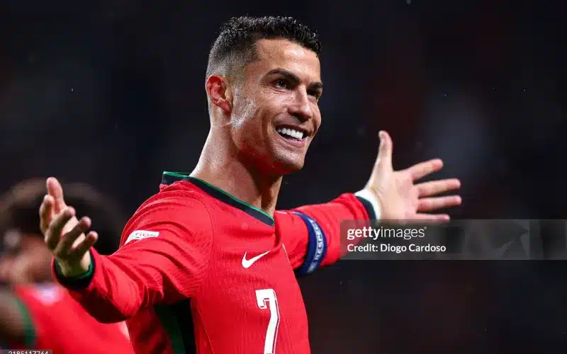 Ronaldo hạnh phúc tại Saudi Arabia.