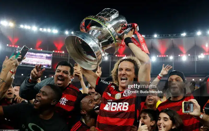 David Luiz giành chức vô địch cùng Flamengo.