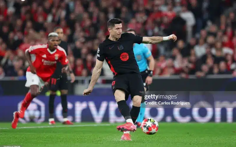 Lewandowski nới rộng thành tích ghi bàn tại Champions League.