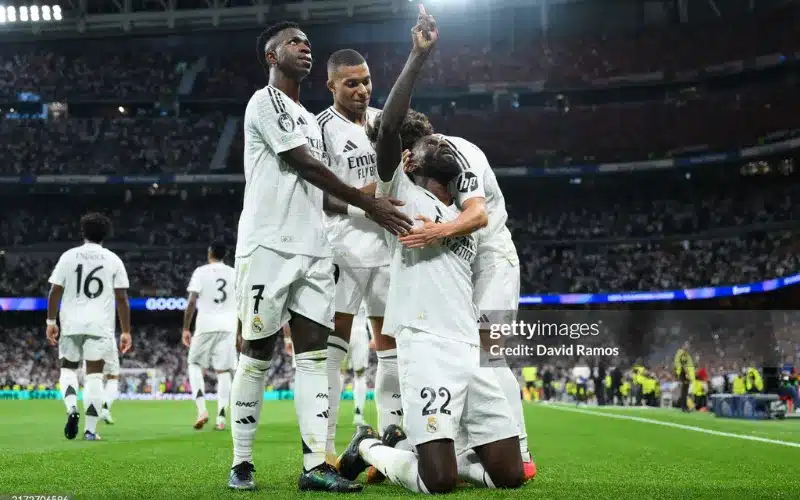 Real Madrid cán mốc doanh thu khủng.