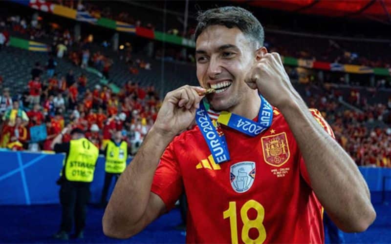 Real Madrid và Liverpool tranh giành Martin Zubimendi