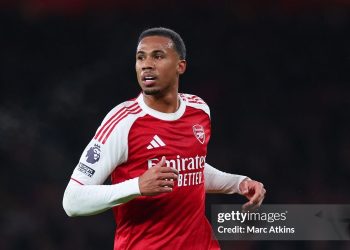 Arsenal hèn nhát khi đứng trước ngôi vương